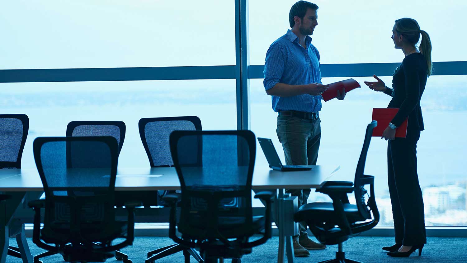 Two office employees having a discussion