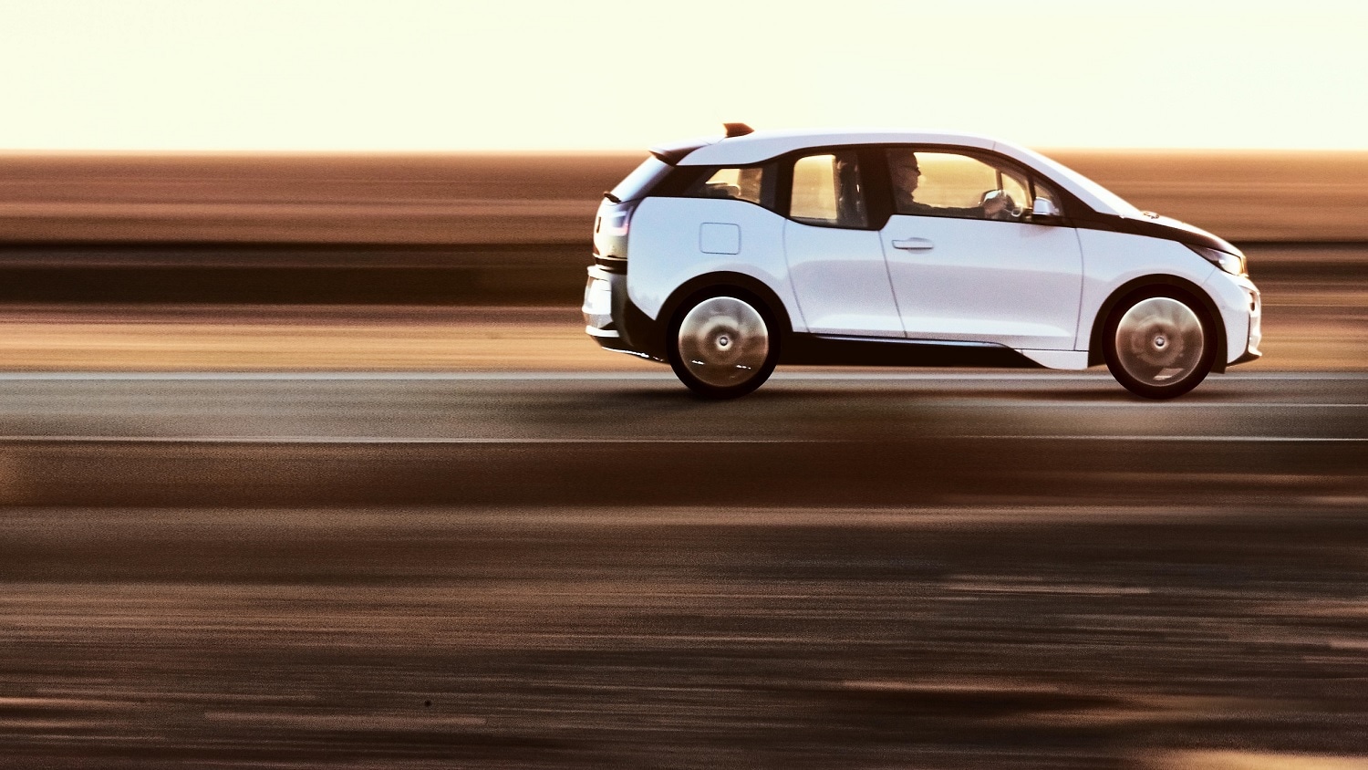 Picture of electric vehicle in the desert 