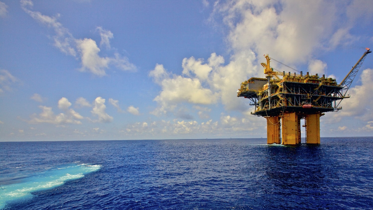 Photo of the Shenzi oil rig in the Gulf of Mexico