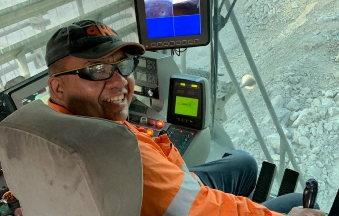 smilingworkerincontrolcabinCFTV 2021
