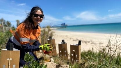 WorkerKwinanaBeachCoastline 2021