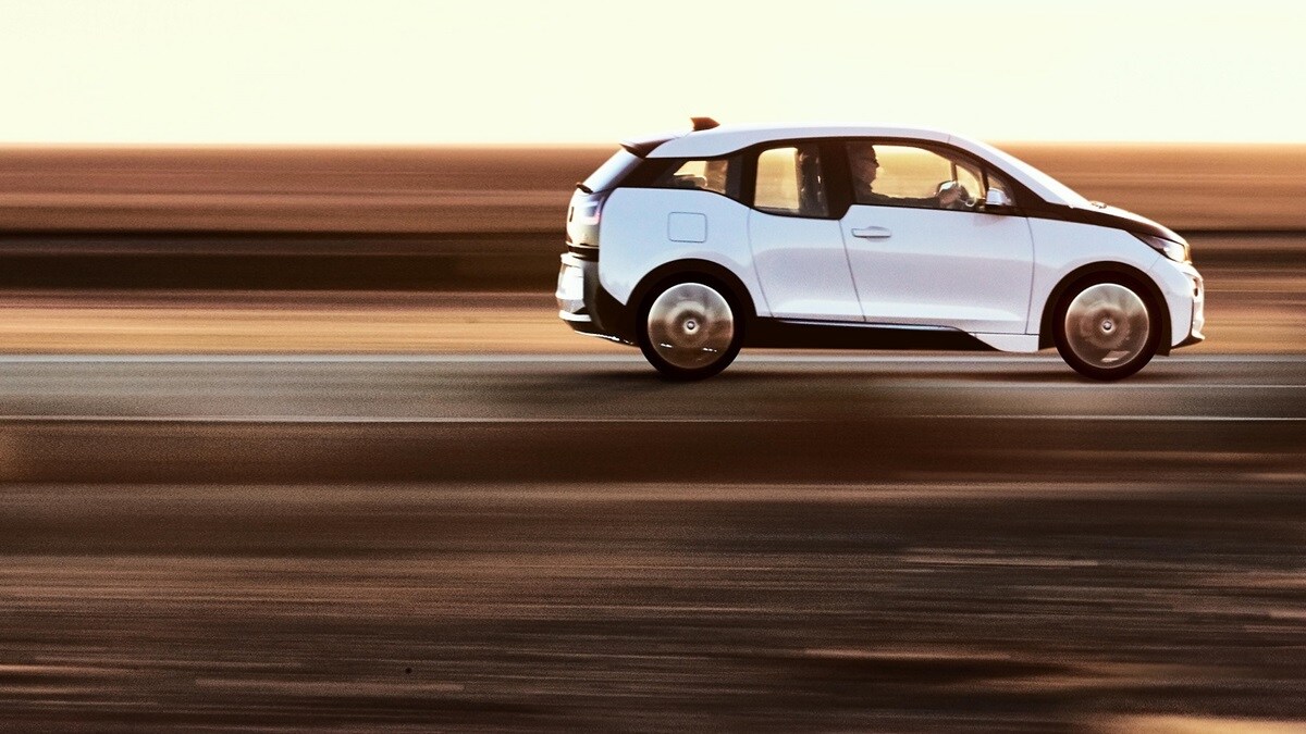 Picture of electric vehicle in the desert 
