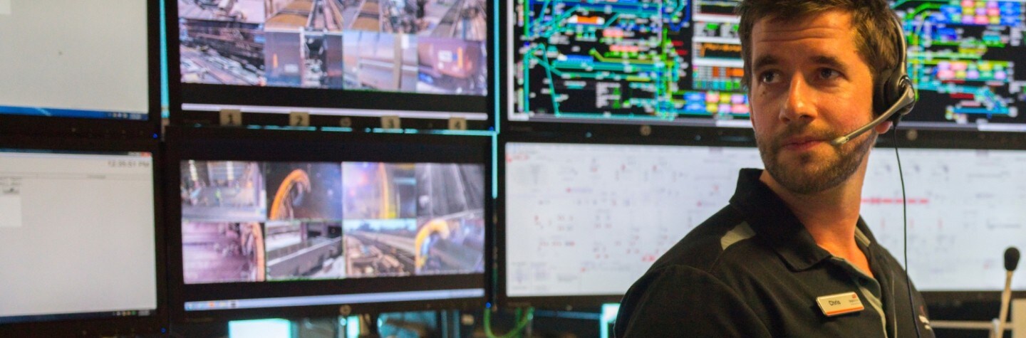 employee, headset, technology, screens