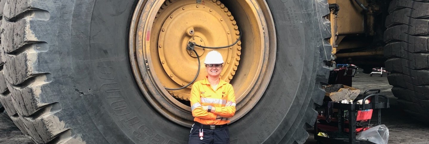 woman, mining, wheel